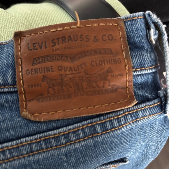Levi's Classic Blue Jeans with Tan Leather Patch - Picture 3 of 5